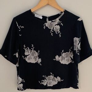 Equipment Femme Silk Dark Floral Short Sleeve Blouse Size Small Black White